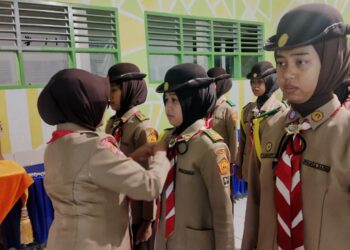 Pemberian Tanda Penghargaan Bintang Tahunan 1 dan 2 Pramuka SMAN 23 Bone