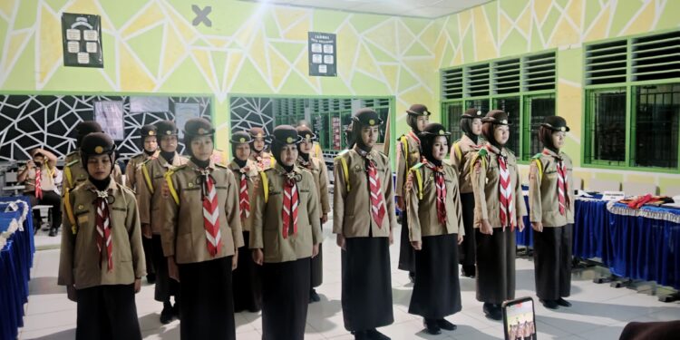 Pemberian Tanda Penghargaan Bintang Tahunan 1 dan 2 Pramuka SMAN 23 Bone