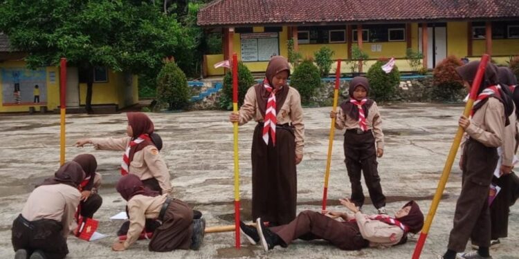 100 Penggalang SMP N 2 Kaligondang Ikuti GT & LDK Tahun 2026