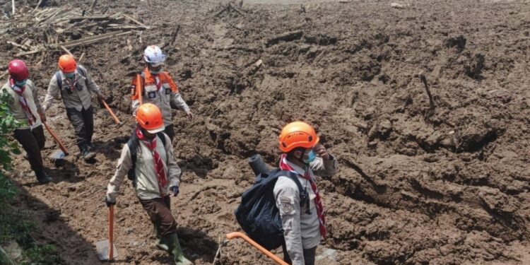 Aksi Kemanusiaan, Kwarcab Pramuka Kabupaten Bandung Terjunkan Relawan Pramuka Peduli Cari Korban Longsor Cisarua