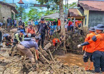 Pramuka Kwarcab Purbalingga Bantu Penanganan Banjir Bandang Desa Sangkanayu