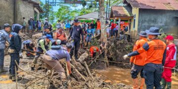 Pramuka Kwarcab Purbalingga Bantu Penanganan Banjir Bandang Desa Sangkanayu