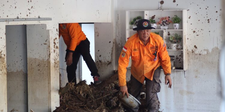 Banjir Bandang Terjang Desa Serang, Kwarcab Purbalingga Terjunkan Personil Bantu Penanganan