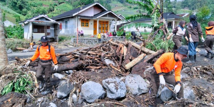 Banjir Bandang Terjang Desa Serang, Kwarcab Purbalingga Terjunkan Personil Bantu Penanganan