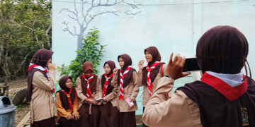 Kolaborasi Regu Penggalang di Gudep MTSn 6 Tabalong dalam Menerapkan Penggunaan Internet Informasi, Komunikasi, dan Teknologi Sehat