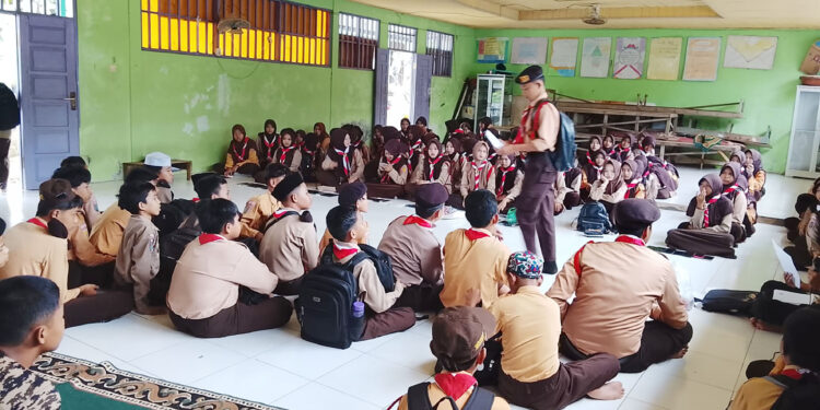 Kolaborasi Regu Penggalang di Gudep MTSn 6 Tabalong dalam Menerapkan Penggunaan Internet Informasi, Komunikasi, dan Teknologi Sehat