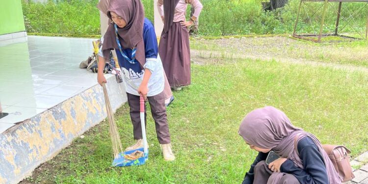 Jelang Ramadhan 1447 H, Pramuka HST Laksanakan Baksos Bersihkan Tempat Ibadah