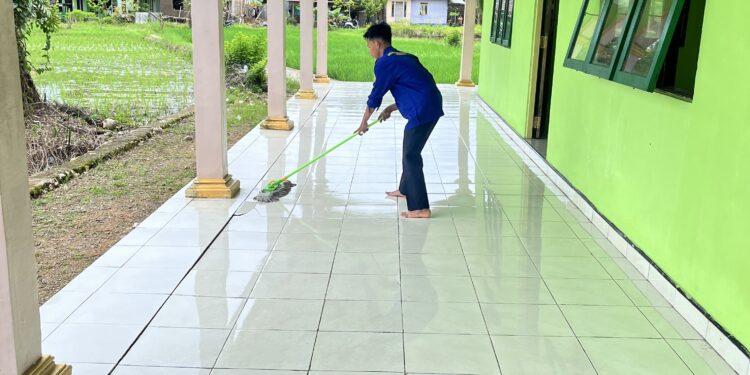 Jelang Ramadhan 1447 H, Pramuka HST Laksanakan Baksos Bersihkan Tempat Ibadah