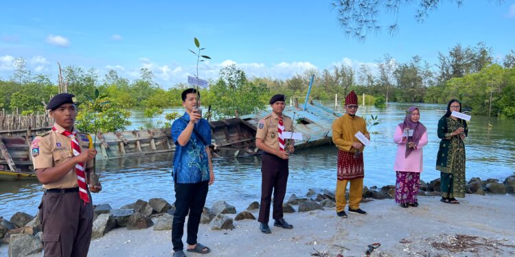 Kwarcab Belitung Hadiri Peringatan HUT BPOM ke-25, Loka POM Belitung Gelar KIE Obat dan Makanan serta Penanaman Pohon