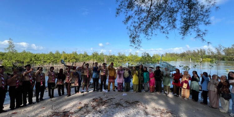 Kwarcab Belitung Hadiri Peringatan HUT BPOM ke-25, Loka POM Belitung Gelar KIE Obat dan Makanan serta Penanaman Pohon
