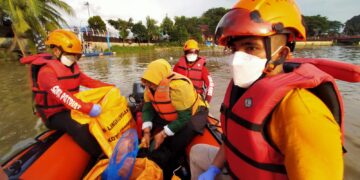 Minimalisir Dampak Pencemaran Sungai Cisadane, Rintisan Saka Patriot Kwarcab Kota Tangerang bersama OPD Tuangkan 1.500 Liter Eco Enzyme