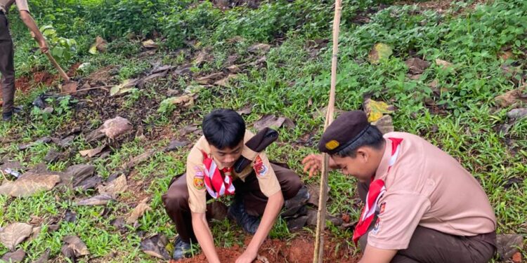 Aksi Tanam Pohon Pramuka Cileungsi Dukung Dukung Hutan Kota