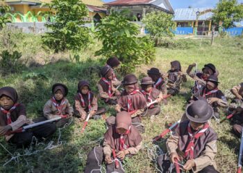 Gudep 04.059–04.060 MI Arrahman Pajekko Gelar Latihan Mingguan Fokus Pioneering Dasar