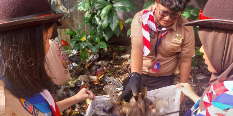 Peduli Lingkungan, Pramuka Cileungsi Beraksi di Giat Bestie