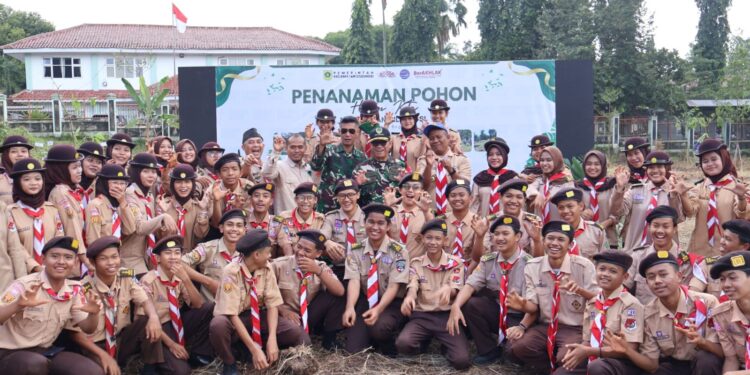 Pramuka Cileungsi Beraksi Lakukan Penanaman Pohon di Hutan Kota