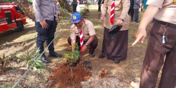 Pramuka Cileungsi Beraksi Lakukan Penanaman Pohon di Hutan Kota