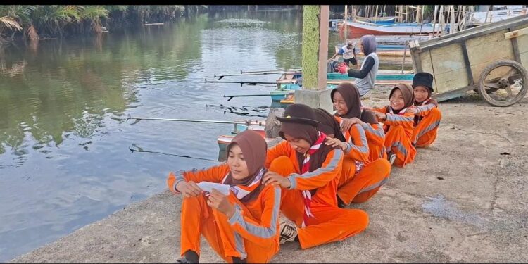 Gerakan Pramuka Gudep 04.017 dan Gudep 04.018 Pangkalan SD Negeri 215 Kading Gelar Hiking, Tanamkan Kemandirian dan Cinta Alam