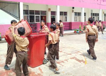 Sambut HPSN, Pramuka SD N Situsari 01 Gotong Royong Bersihkan Lingkungan