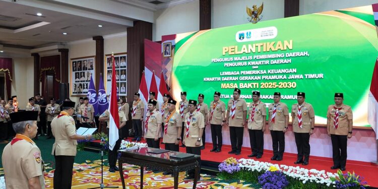 Ketua Kwarnas Lantik Pengurus Mabida, Kwarda, dan LPK Gerakan Pramuka Jawa Timur Masa Bakti 2025–2030 di Grahadi