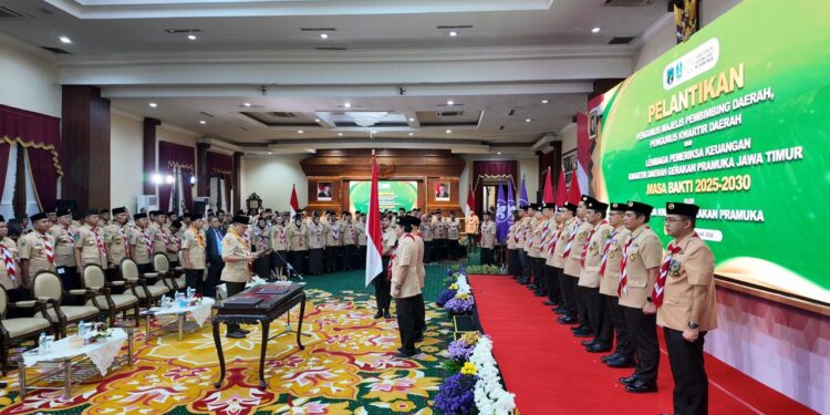 Ketua Kwarnas Lantik Pengurus Mabida, Kwarda, dan LPK Gerakan Pramuka Jawa Timur Masa Bakti 2025–2030 di Grahadi