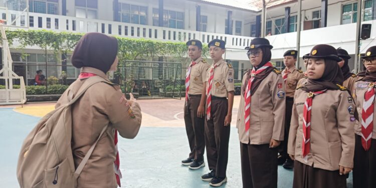 Pramuka SMAN 1 Cileungsi Gelar Aksi Bersih-bersih Lingkungan
