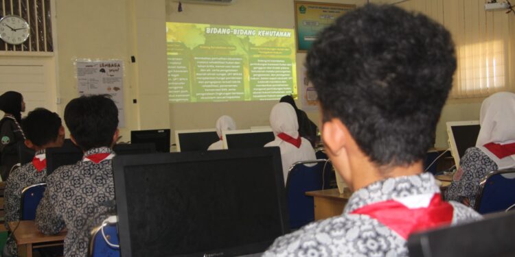 Pramuka Saka Wanabakti Aceh Sosialisasi Calon Rimbawan Muda di MAN 2 Banda Aceh