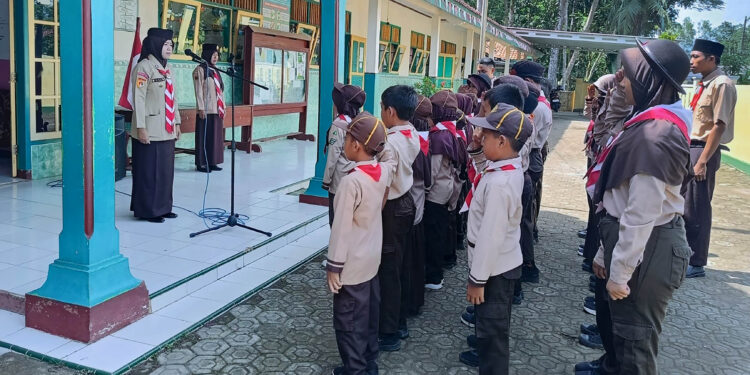 Semangat Jelang Ramadan, SDN 3 Karangmangu Lantik 6 Siaga Bantu dalam Latihan Rutin Pramuka