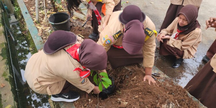 Penguatan Kepedulian Lingkungan, Kwarda DKI Jakarta Laksanakan Aksi Tanam Pohon di Sunter Agung Jakut