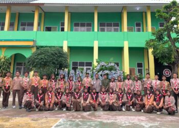 Estafet Kepemimpinan Dimulai: Waka Mabigus MAN 1 Kota Bima Lantik Dewan Ambalan Al Fatih – Az Zahra 2025/2026