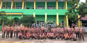 Estafet Kepemimpinan Dimulai: Waka Mabigus MAN 1 Kota Bima Lantik Dewan Ambalan Al Fatih – Az Zahra 2025/2026