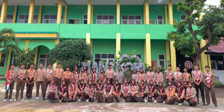 Estafet Kepemimpinan Dimulai: Waka Mabigus MAN 1 Kota Bima Lantik Dewan Ambalan Al Fatih – Az Zahra 2025/2026