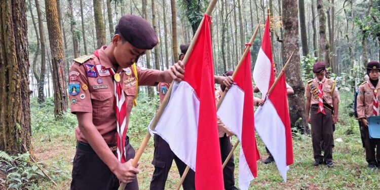 Bambu Runcing di Tangan, Pantang Menyerah di Jalan: Pengembaraan Laksana Penegak SMK Negeri 5 Jember Tempa Jiwa Pemimpin Tangguh