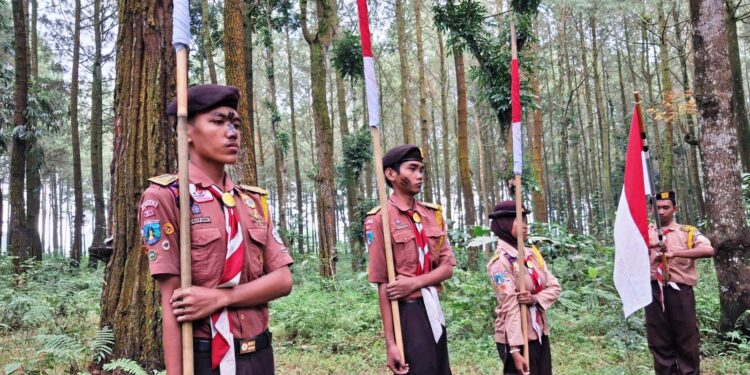 Bambu Runcing di Tangan, Pantang Menyerah di Jalan: Pengembaraan Laksana Penegak SMK Negeri 5 Jember Tempa Jiwa Pemimpin Tangguh