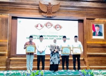 Dukung Buka Puasa, Hadiah Kurma Raja Salman, dan pemecahan 3 Rekor MURI, Kwarda Jatim Peroleh Penghargaan dari Gubernur Jawa Timur