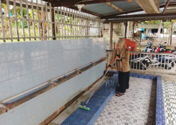 Pramuka MTsN 6 Tabalong Gelar Karya Bakti Ramadan, Bersihkan Musholla dan Sekretariat