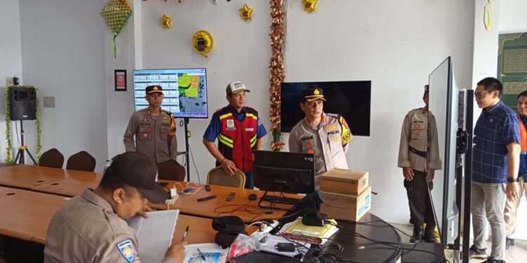 Kapolres Manado Kunjungi Posko Pelayanan Idulfitri 2026, Beri Semangat Anggota Saka SAR