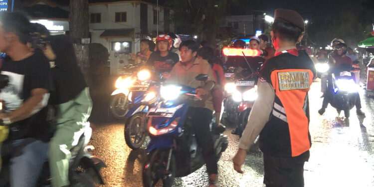 Satgas Pramuka Peduli HST Bantu Amankan Lalu Lintas Pawai Takbir Keliling Idul Fitri 1447 H