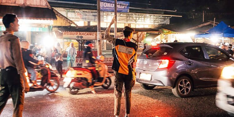 Satgas Pramuka Peduli HST Bantu Amankan Lalu Lintas Pawai Takbir Keliling Idul Fitri 1447 H