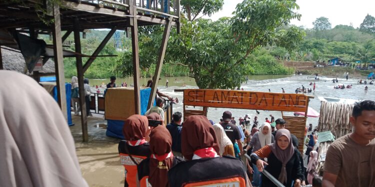 ‎Pramuka Peduli HST Tetap Siaga di Hari Terakhir KBL 2026, Bantu Wisatawan Pasca-Lebaran‎