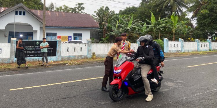 Kwarran Sinjai Selatan Kolaborasi PKBM Pencerdasan Anak Bangsa Adakan Abdi Ramadan 