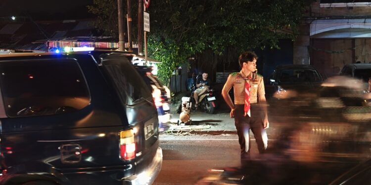Anggota Saka SAR Manado Terlibat Pengamanan Malam Takbiran di Jalan Pierre Tendean