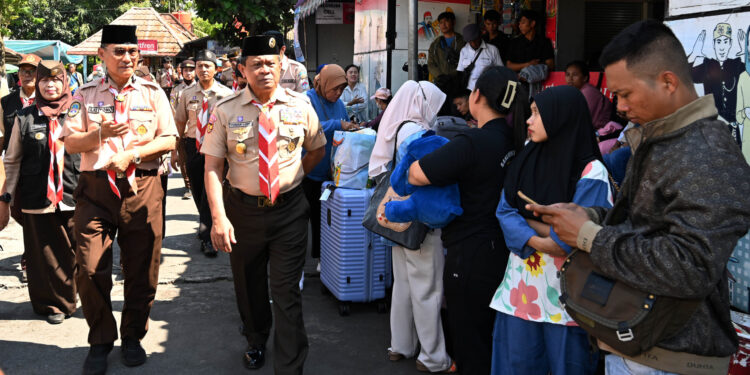 Pantau Posko KBL di Kalideres, Kwarnas Puji Ketangguhan Pramuka Bantu Arus Mudik 2026