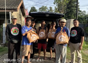 Bidang Abdimas Humas Kwarcab Kota Tangerang Salurkan Bantuan Kwarda Banten untuk Warga Korban Banjir di Periuk Damai
