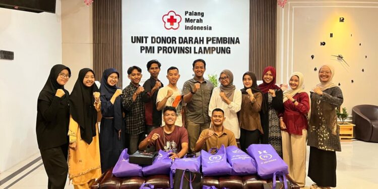 Ramadhan Penuh Hikmah, 14 Anggota DKD Lampung Lakukan Donor Darah