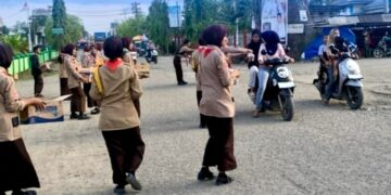 Sapa Senja dengan Senyuman: Aksi Keren Pramuka Ambalan Tomau SMAN 19 Bone Berbagi Takjil