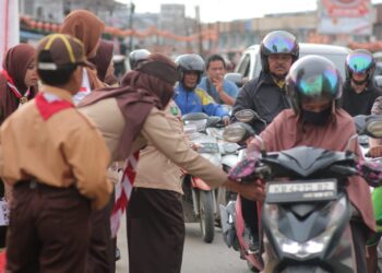 Pramuka se-Kwartir Ranting Sungai Pinyuh berbagi 2000 Takjil