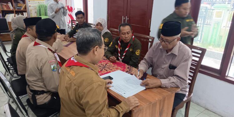 Kwarda Pramuka Jatim Salurkan 100 Paket Bantuan untuk Korban Banjir dan Angin Puting Beliung Situbondo