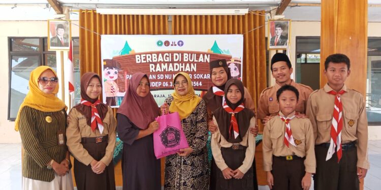 Pramuka Pangkalan SD NU Master Sokaraja Berbagi di Bulan Ramadhan