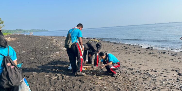 Ambalan Gajah Mada, Tungga Dewi SMK Negeri 1 Abang Gelar Bersih Pantai dan Rekreasi di Amed