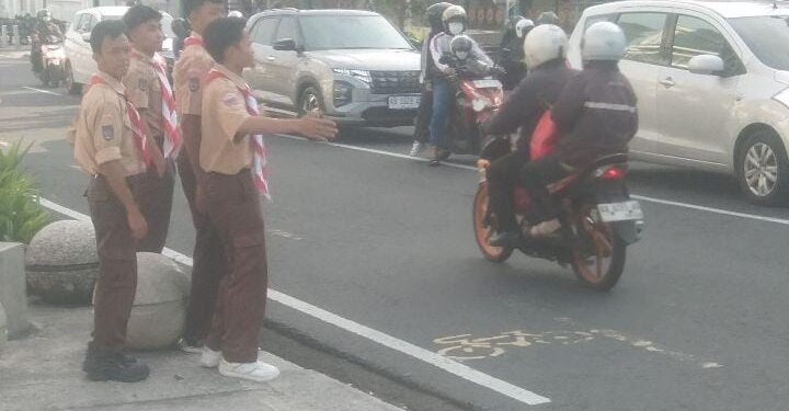 Aksi Nyata Pramuka di Tengah Ramainya Lebaran: Sako SPN Kota Yogyakarta Sigap Layani Masyarakat di Titik Nol